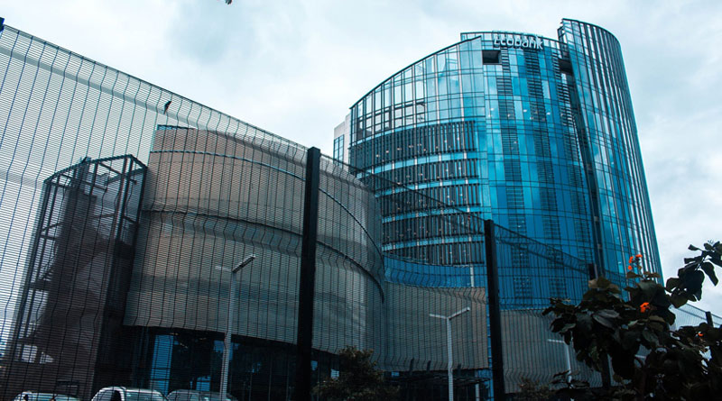 Bank chair faces money laundering investigation 31